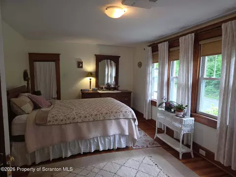 Bedroom - 229 E Mountain Rd, Scranton, PA 18505 photo 3 of 6