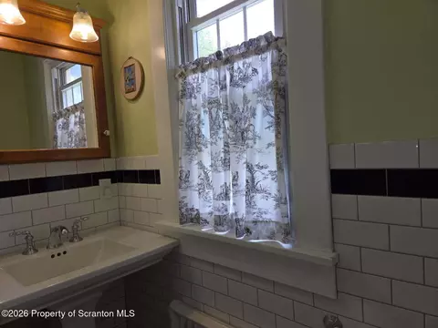 Bath - 229 E Mountain Rd, Scranton, PA 18505 photo 8 of 8