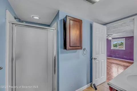 Bath - 640 E Grant St, Olyphant, PA 18447 photo 2 of 4