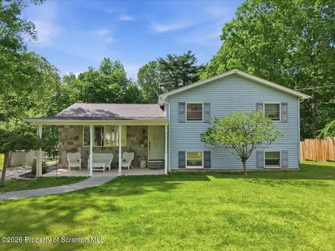 12414 Mountain Laurel Dr, East Stroudsburg, PA 18302