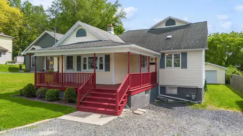 460 Delaware St, Jermyn, PA 18433