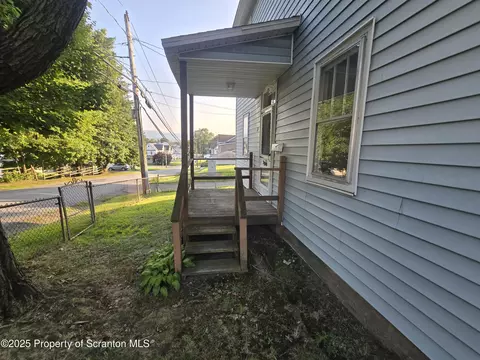 24 Delaware St, Plains, PA 18705