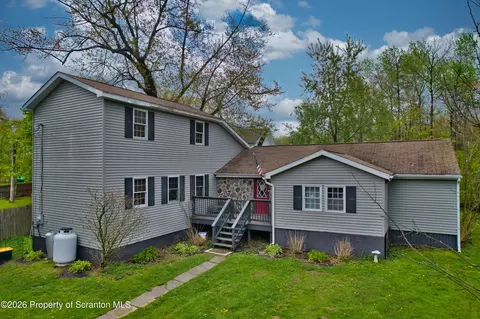 128 Franklin Ave, Greenfield Township, PA 18407