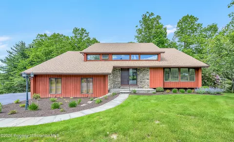 104 Glenview Ln, Clarks Summit, PA 18411