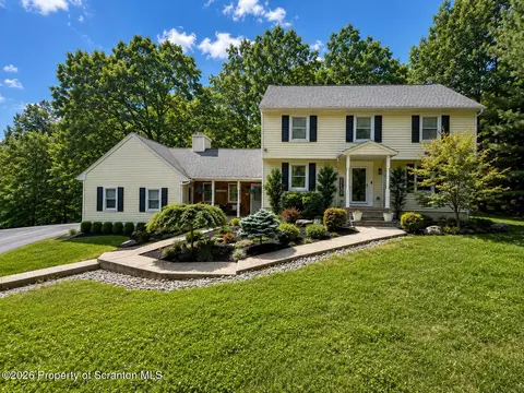 121 Wyndham Dr, Cresco, PA 18326