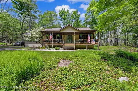 12 Natalie Ct, Clifton Twp, PA 18424