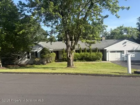 120 Jermyn Dr, South Abington, PA 18411