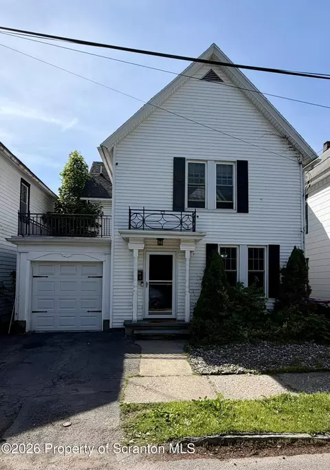 13 Washington St, Carbondale, PA 18407