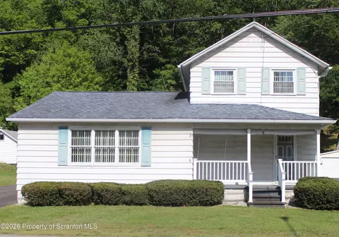 974 Lakeland Dr, Scott Twp, PA 18447