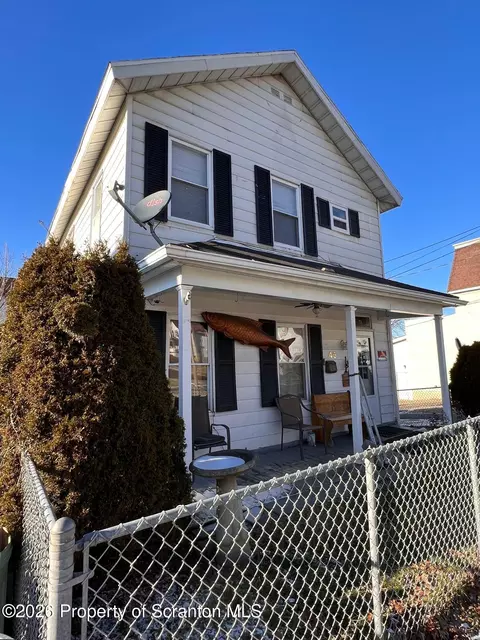 45 Belmont St, Carbondale, PA 18407
