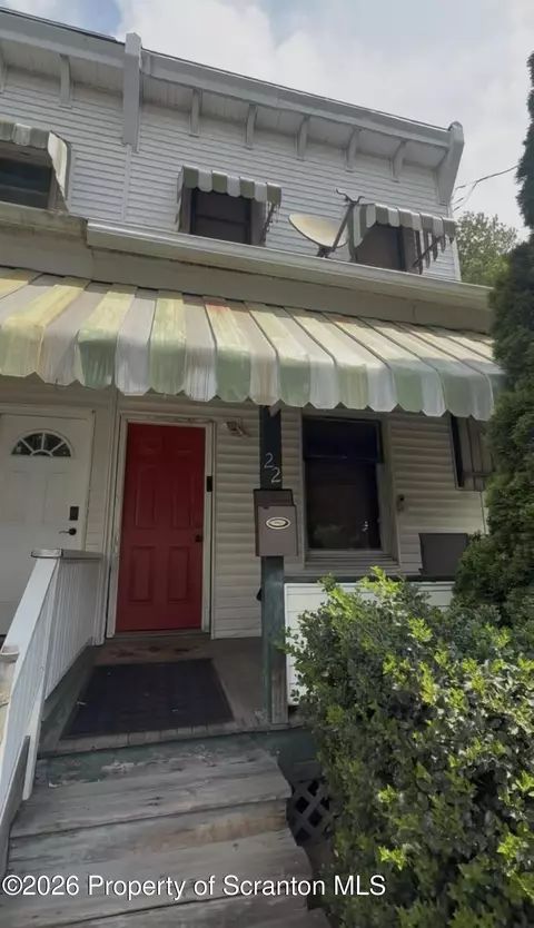 22 Schoolhouse Ln, Wilkes-barre, PA 18702