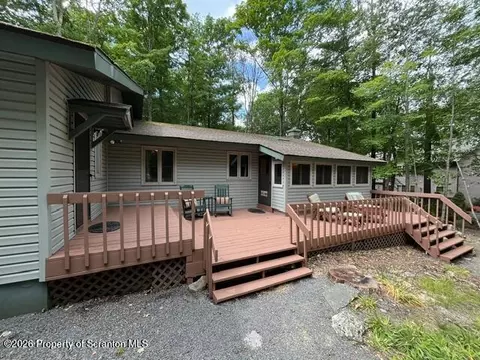 10 Tamarack Dr, Gouldsboro, PA 18424