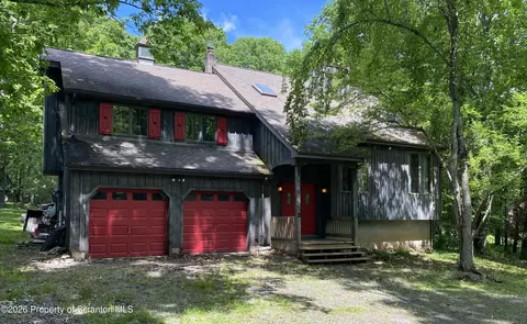 37 Salem View Dr, Waymart, PA 18472