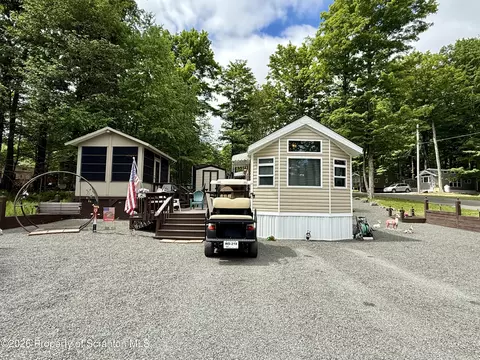 218 Hickory Pl, Covington Twp, PA 18424