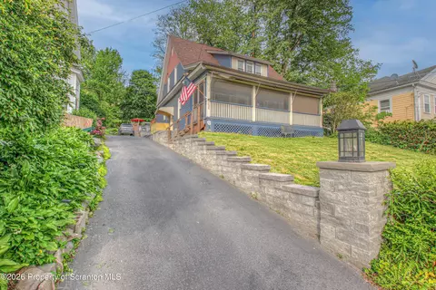 156 College Ave, Factoryville, PA 18419