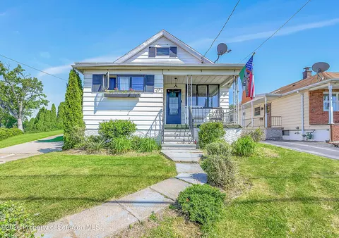 328 Main St, Eynon, PA 18403