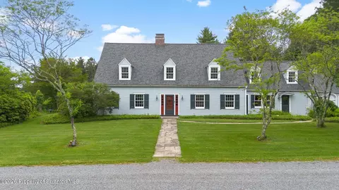 39 Golf Course Rd, Dallas, PA 18612