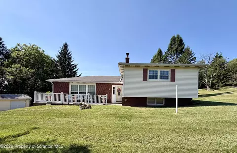 9 Snyder Rd, Scott Twp, PA 18433