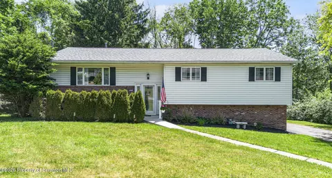 615 Timber Ln, Clarks Summit, PA 18411