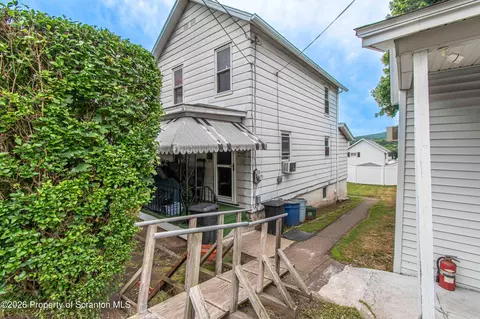 141 Dimmick St, Throop, PA 18512