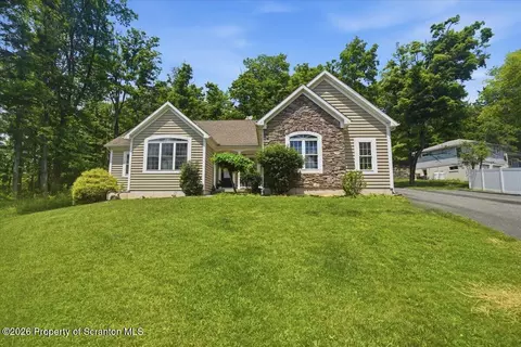 99 Hilltop Rd, Waverly Twp, PA 18414