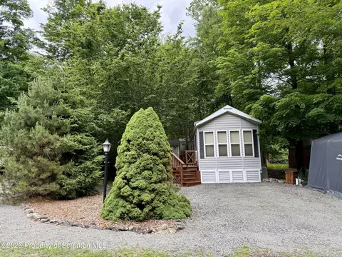 272 Tamarack Trl, Covington Twp, PA 18424
