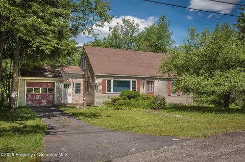 12 Lake Dr, Gouldsboro, PA 18424