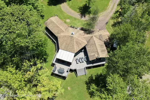 43 Big Bass Dr, Gouldsboro, PA 18424