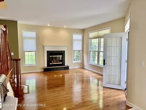 Living - 901 Ohenry Close, Moosic, PA 18507 photo 2 of 5