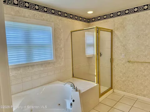 Bath - 901 Ohenry Close, Moosic, PA 18507 photo 1 of 3