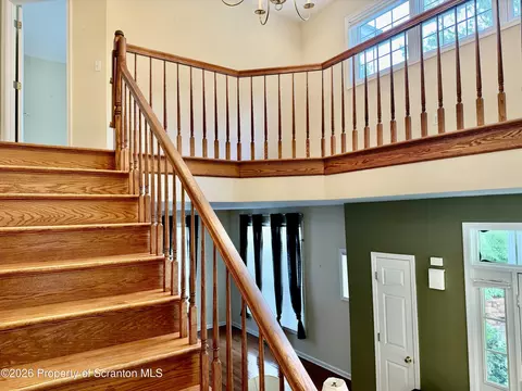 Entry Way - 901 Ohenry Close, Moosic, PA 18507 photo 2 of 4