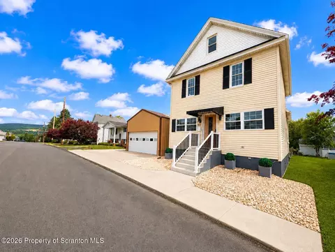 807 Murray St, Throop, PA 18512