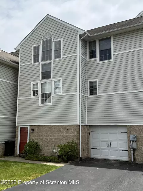 22 Allenberry Dr, Hanover Twp, PA 18706