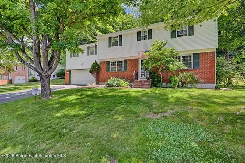 104 Sturbridge Rd, Clarks Summit, PA 18411