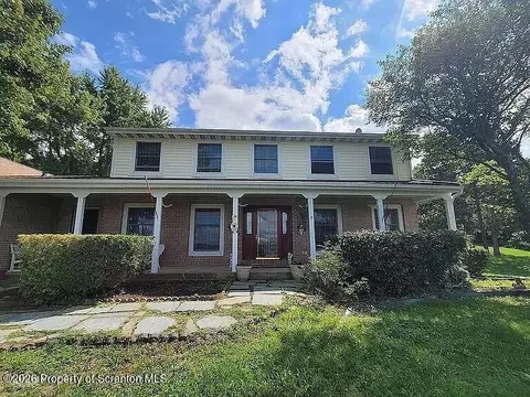 640 W Foothills Dr, Sugarloaf, PA 18249