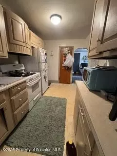 Entry Way - 540 Wheeler Ave, Scranton, PA 18510 photo 7 of 10