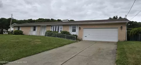302 Cor Sunset Roberts Dr, Dickson City, PA 18519