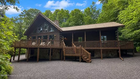 9 E Lake Rd, Madison Township, PA 18444