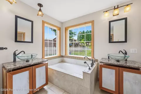Bath - 116 Forge St, Old Forge, PA 18518 photo 4 of 5