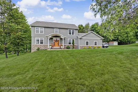 113 Grouse Hl, Greenfield Township, PA 18407