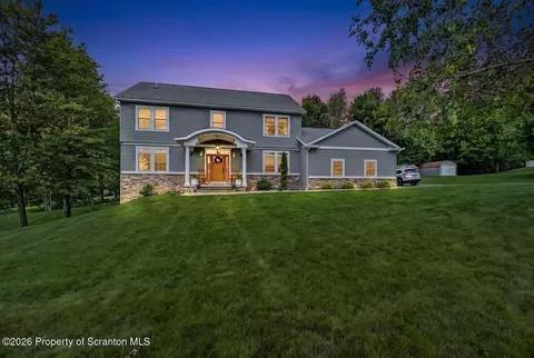 113 Grouse Hl, Greenfield Township, PA 18407