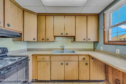 715 E Drinker St, Dunmore, PA 18512 photo 24