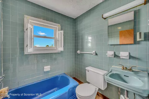 715 E Drinker St, Dunmore, PA 18512 photo 35