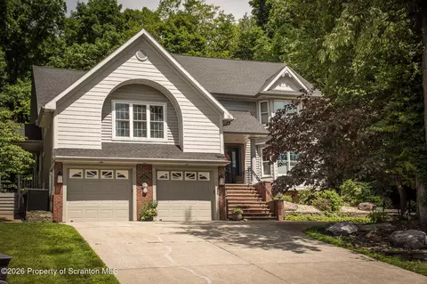104 Nikelle Ln, South Abington, PA 18411
