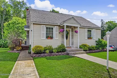 21 Brook Ln, Spring Brook, PA 18444