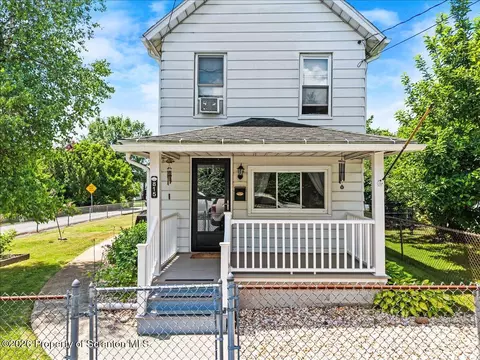 815 Jackson St, Dickson City, PA 18519