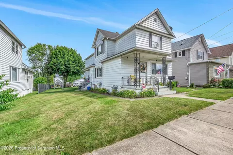 716 Laurel St, Dickson City, PA 18519