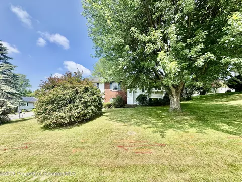 201 Appletree Ln, South Abington, PA 18411