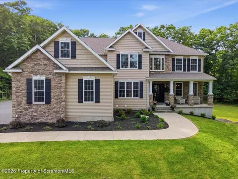 1030 Scenic Dr, Clarks Summit, PA 18411