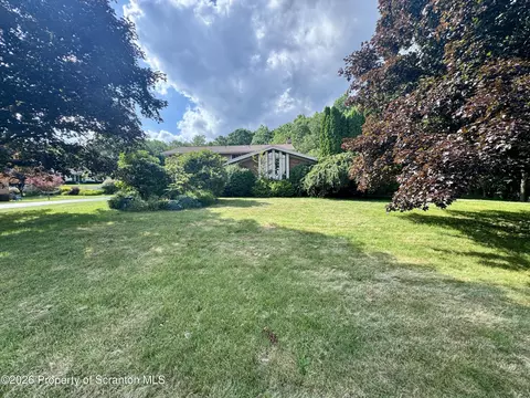 102 Kingsley Blvd, Peckville, PA 18452